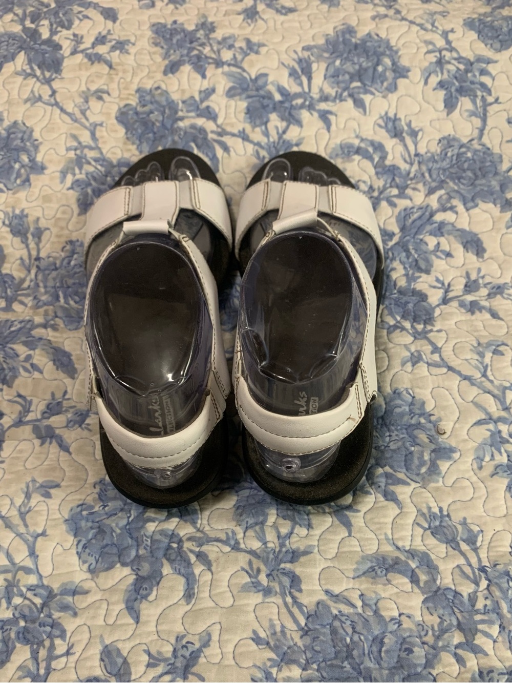 Clarks White Leather Strappy Comfort Sandals - Picture 3 of 9